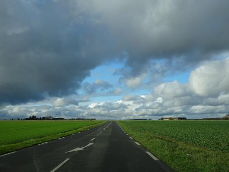 Free Stock Photo of Heavy and dark clouds on the country road