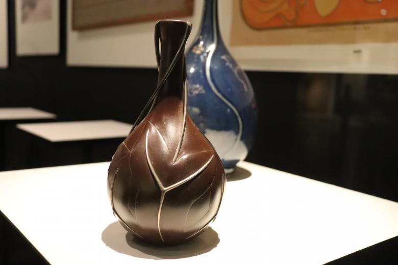 Free stock image of Japanese modern ceramic vase created by GAIMARD Jacques