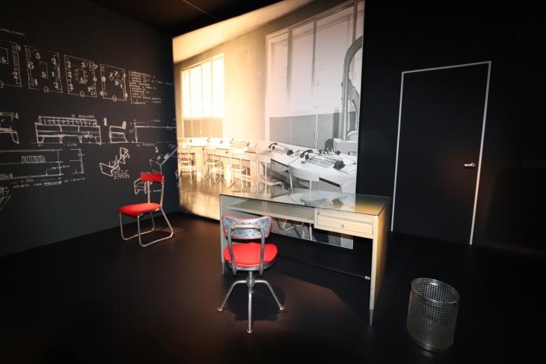 Free stock image of Gio Ponti's designed chairs for industrial use created by GAIMARD Jacques