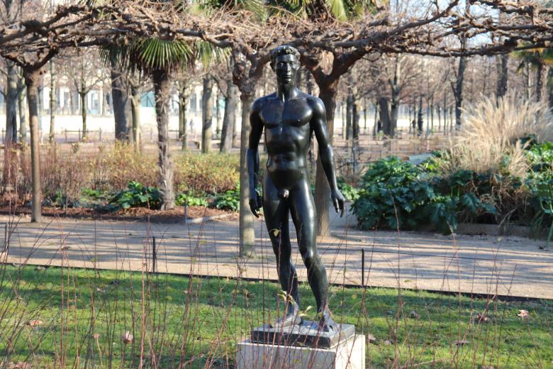 Free stock image of Paul Belmondo's bronze statue created by GAIMARD Jacques