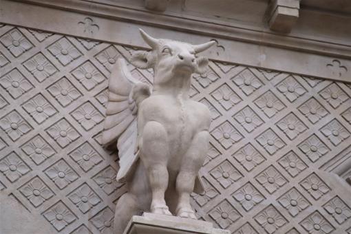 Free Stock Photo of Winged bull sculpture on a monument