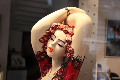 I'm so gorgeous in my window... - Free Stock Photo