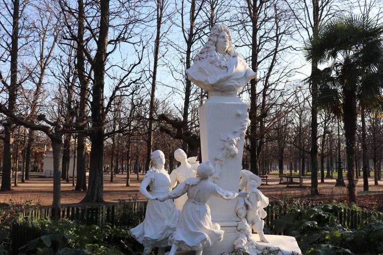 Free stock image of Monument dedicated to Ch. Perrault created by GAIMARD Jacques