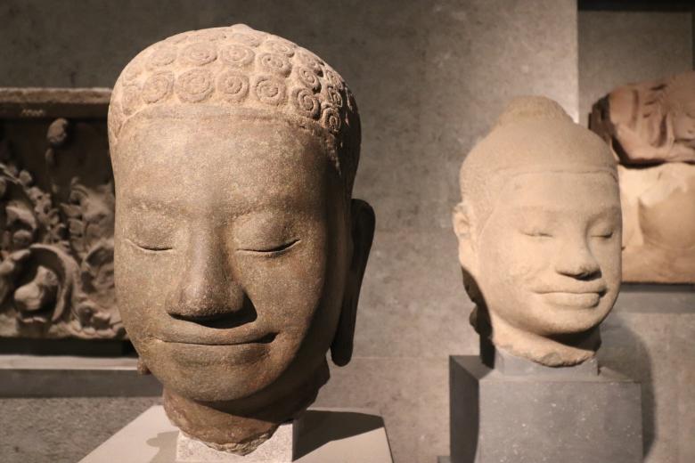 Free stock image of Khmer blessed Buddhas ancient sculptures created by GAIMARD Jacques