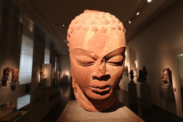 Free stock image of Ancient Khmer Buddha's Head created by GAIMARD Jacques
