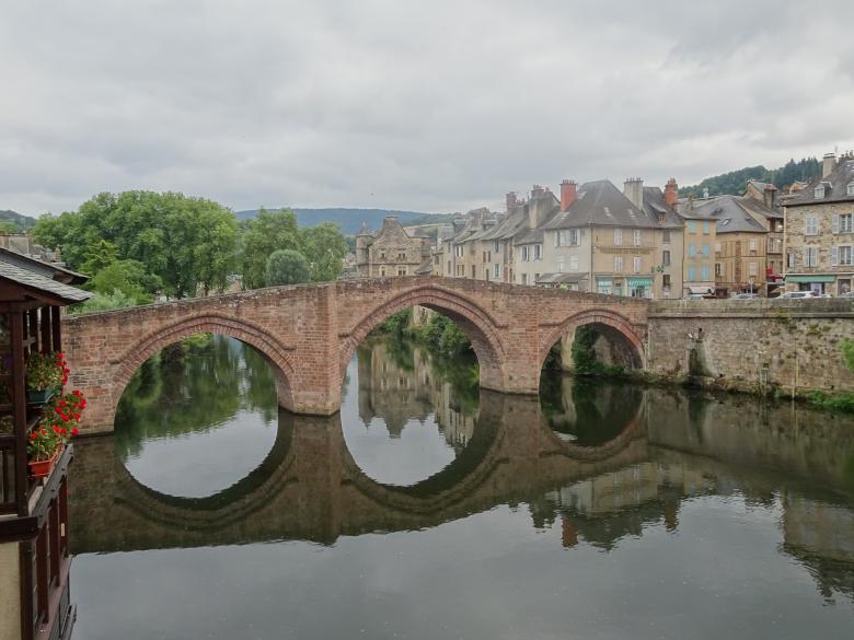 Free stock image of Beautiful 16th century red sandstone bridge created by GAIMARD Jacques