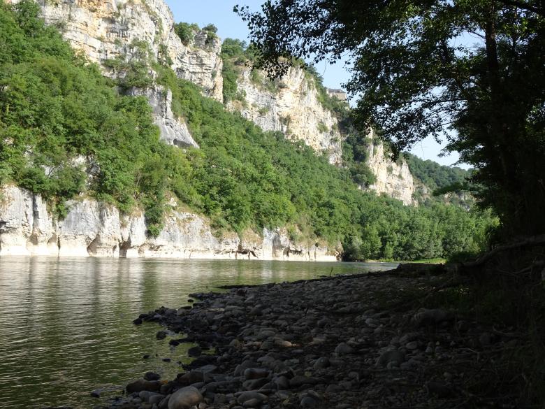 Free stock image of Pebbles along the quit river surrounded by cliffs created by GAIMARD Jacques