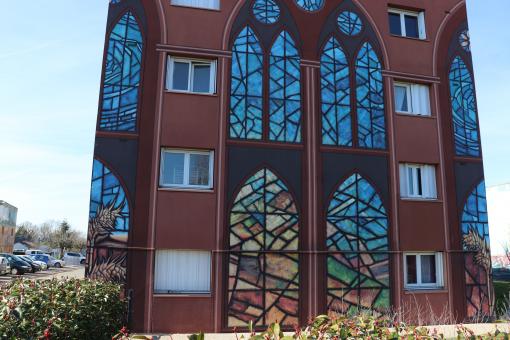 Wall painting on residential building - Free Stock Photo