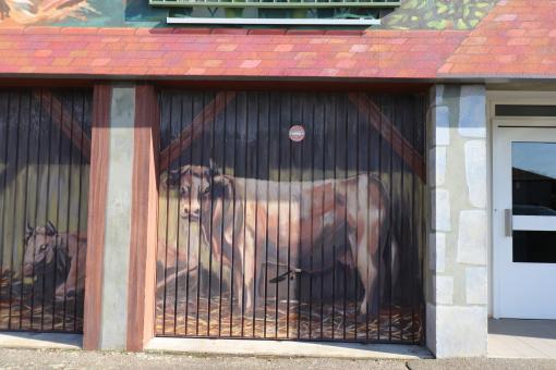 Cow painting on residential building - Free Stock Photo