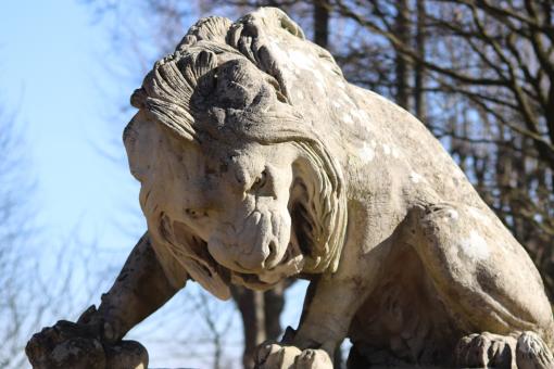 Free Stock Photo of Angry lion sculpture
