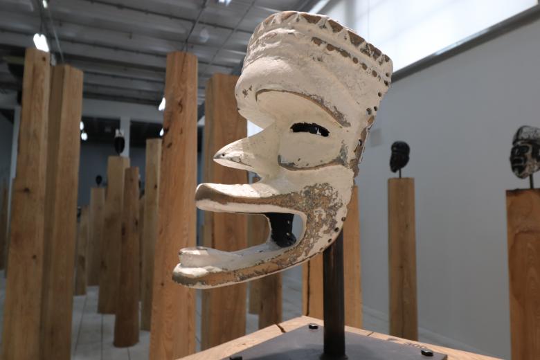 Free stock image of African mask in a museum created by GAIMARD Jacques