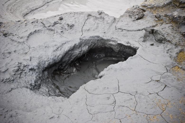 Free stock image of Cracked Gray Mud created by Bjorgvin