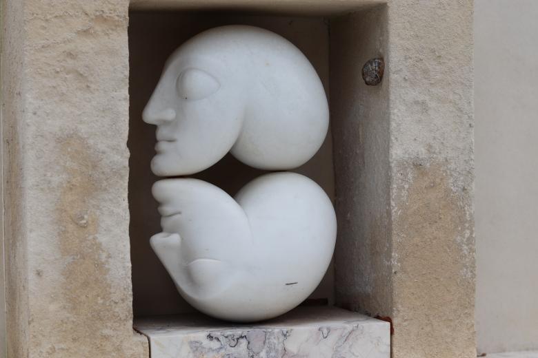 Free stock image of White stones sculptures on a grave created by GAIMARD Jacques