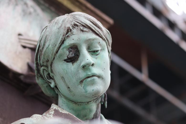 Free stock image of Bronze statue (detail) in a cemetery created by GAIMARD Jacques