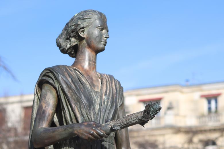 Free stock image of Bronze woman sculpture created by GAIMARD Jacques