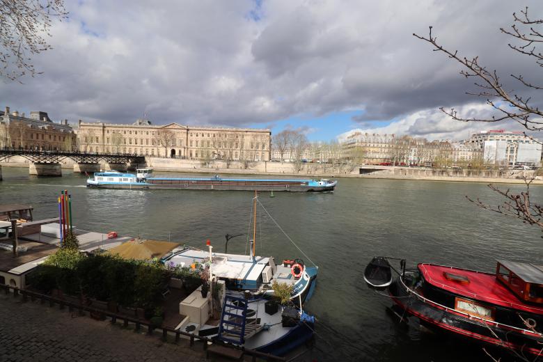Free stock image of Wide view over the Seine river in Paris created by GAIMARD Jacques