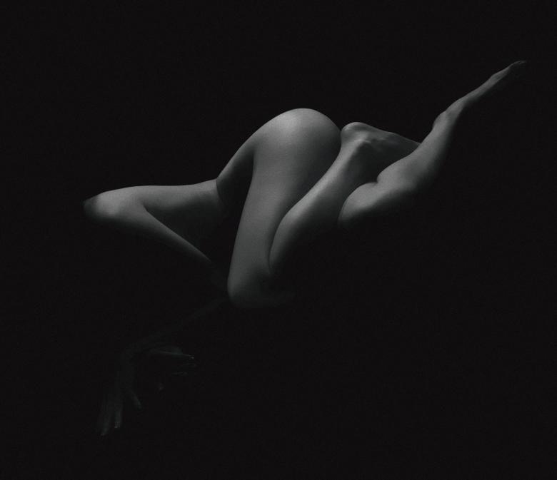 Free stock image of Black and White Female Body created by Alexander Krivitskiy