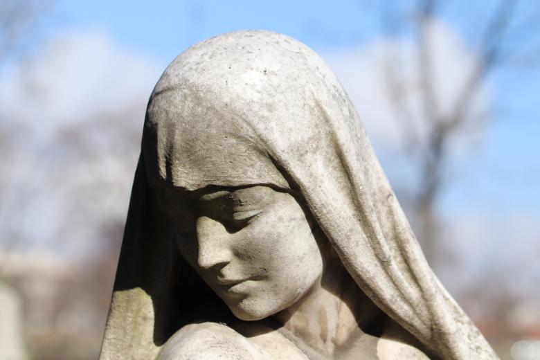 Free stock image of White stone statue on a grave (close-up) created by GAIMARD Jacques