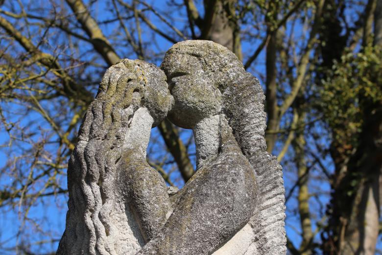 Free stock image of Sculptures kissing in a park created by GAIMARD Jacques