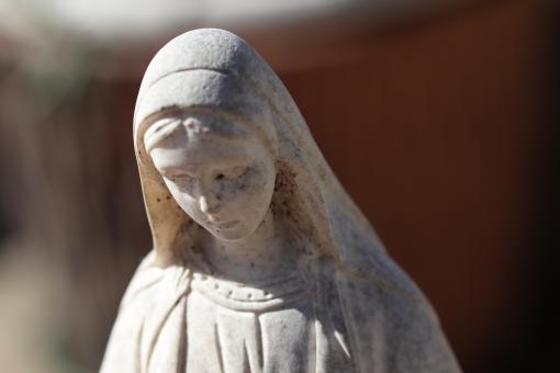 Free Stock Photo of Young girl sculpture in a cemetery