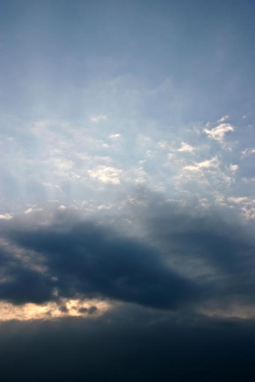 Free stock image of Blue Sky and Sun Rays created by Bjorgvin