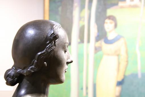 Woman sculpture and painting of the 30's - Free Stock Photo