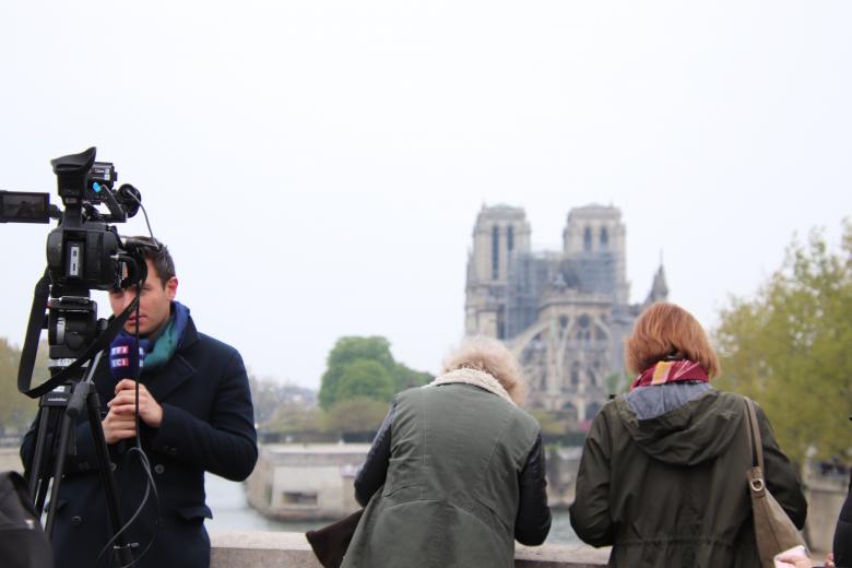 Free stock image of Notre Dame - View from behind, among the journalists created by GAIMARD Jacques