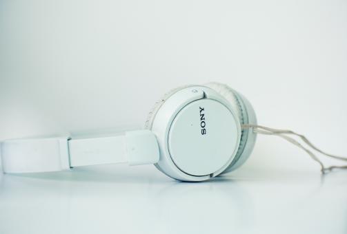 Minimal Headphones - Free Stock Photo