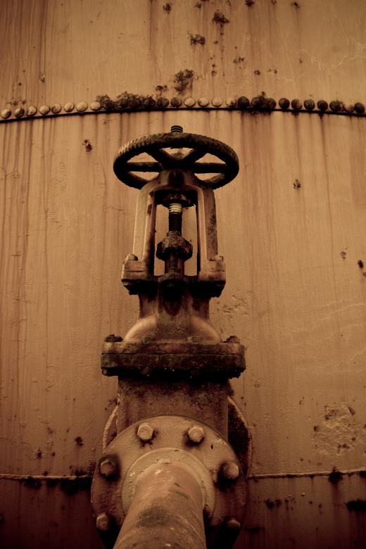 Free stock image of Drainage Pipes for Oil Tank created by Bjorgvin