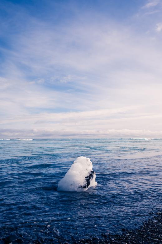 Free stock image of Small Iceberg in the Sea created by Bjorgvin