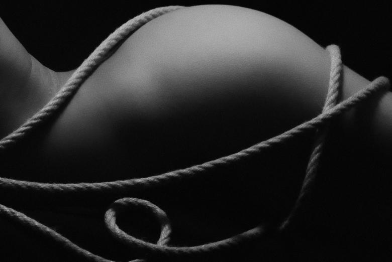 Free stock image of Rope and Body - Black and White created by Alexander Krivitskiy