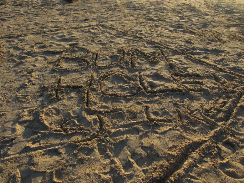 Free stock image of A writing in the sand created by Michiru Maeda