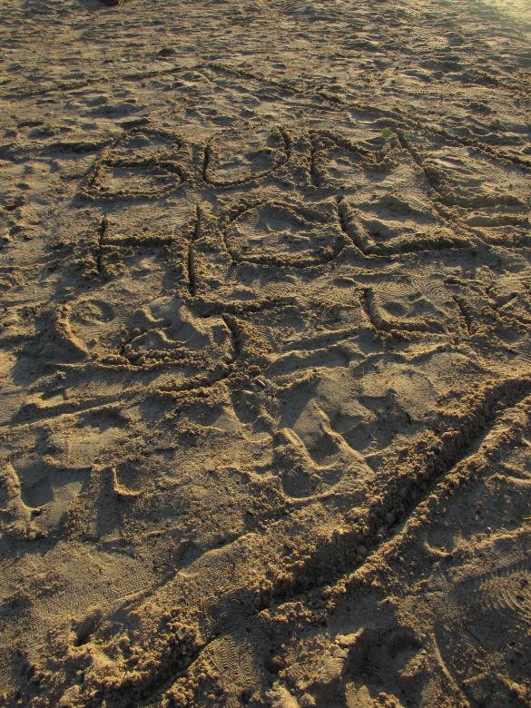 Free stock image of A writing on sand created by Michiru Maeda