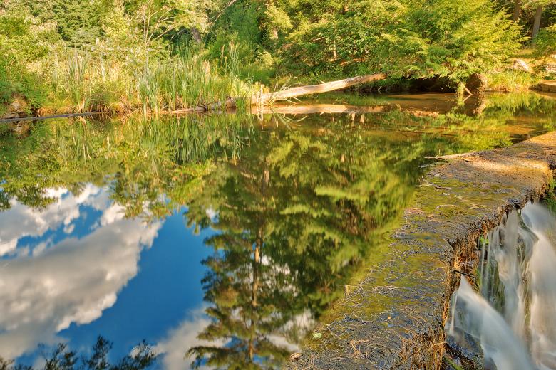 Free stock image of Shelving Rock Reflections created by Nicolas Raymond