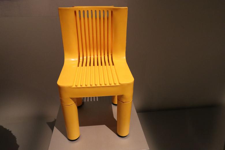 Free stock image of Yellow Plastic Chair created by GAIMARD Jacques