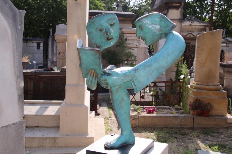Free stock image of Modern bronze sculpture in a cemetery created by GAIMARD Jacques