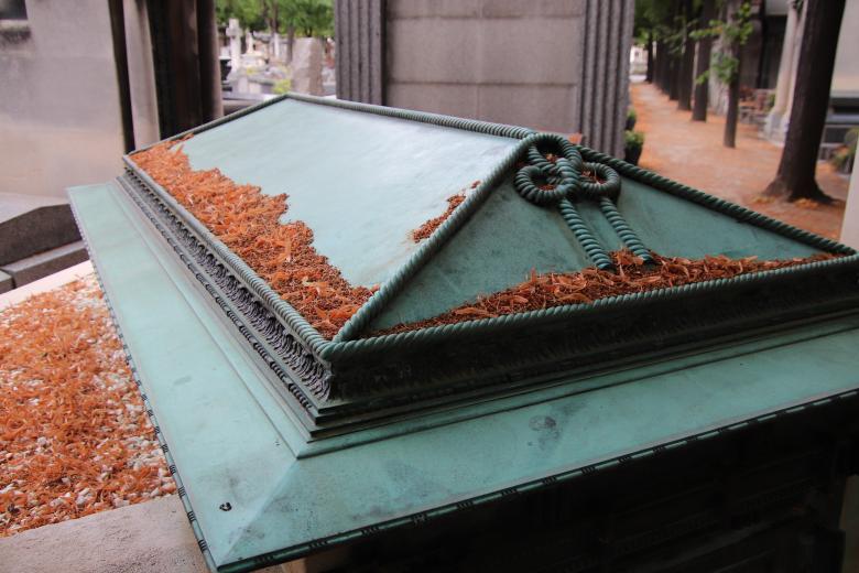 Free stock image of Bronze grave in a cemetery created by GAIMARD Jacques