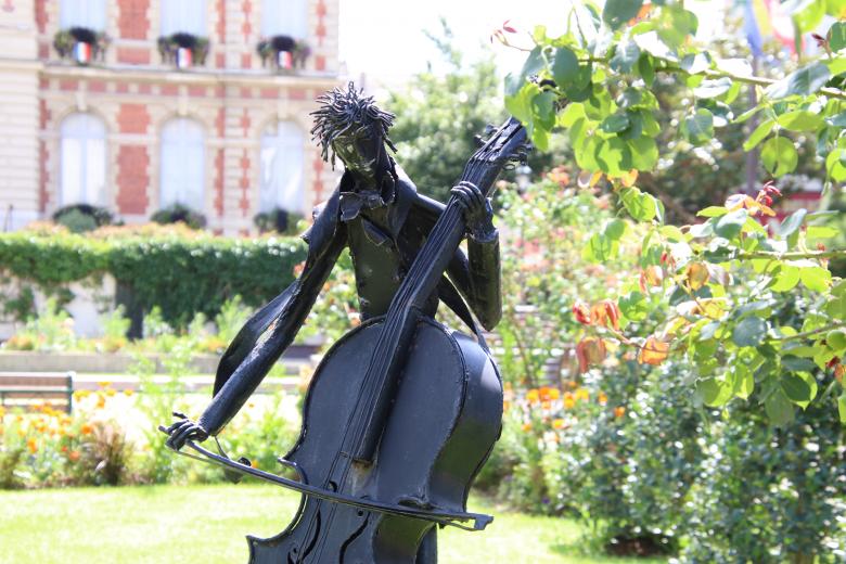 Free stock image of Bronze bass player created by GAIMARD Jacques