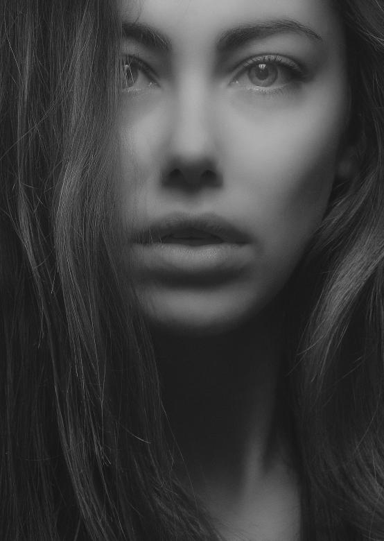 Free stock image of Black and White Female Portrait created by Alexander Krivitskiy
