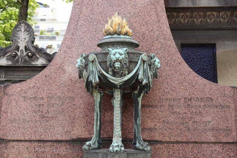 Free stock image of Bronze art on a funerary monument created by GAIMARD Jacques