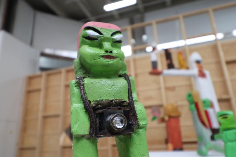 Free stock image of Green modern art sculpture with camera created by GAIMARD Jacques