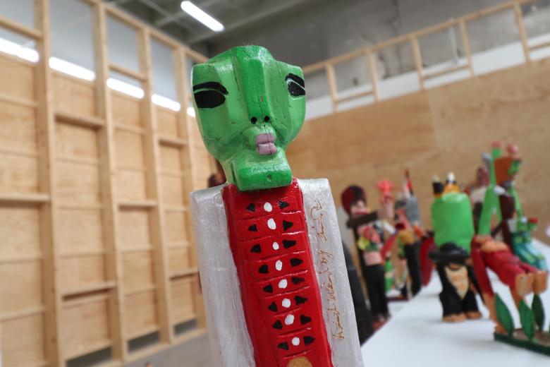Free stock image of Green and red modern art sculpture created by GAIMARD Jacques