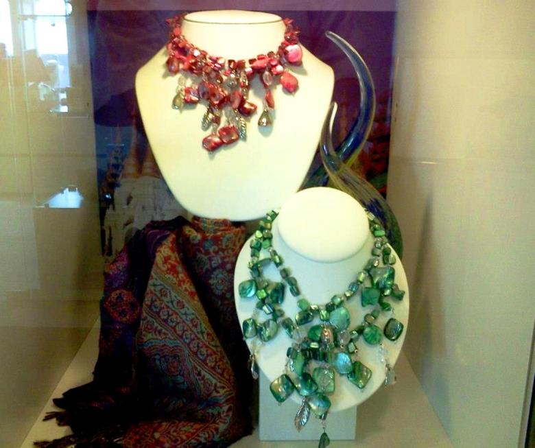 Free stock image of Necklaces in Store Window created by RAVI RANJAN GOSWAMI