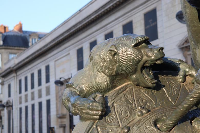 Free stock image of Bronze sculpture of angry monkey created by GAIMARD Jacques