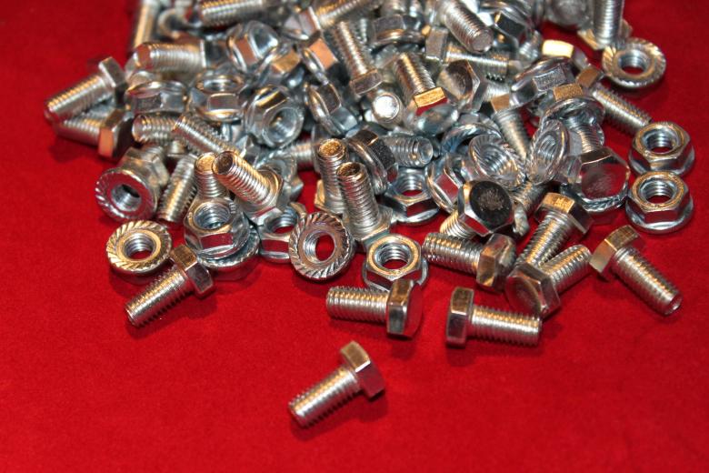 Free stock image of Whole lotta screws and nuts created by NomeVizualizzato