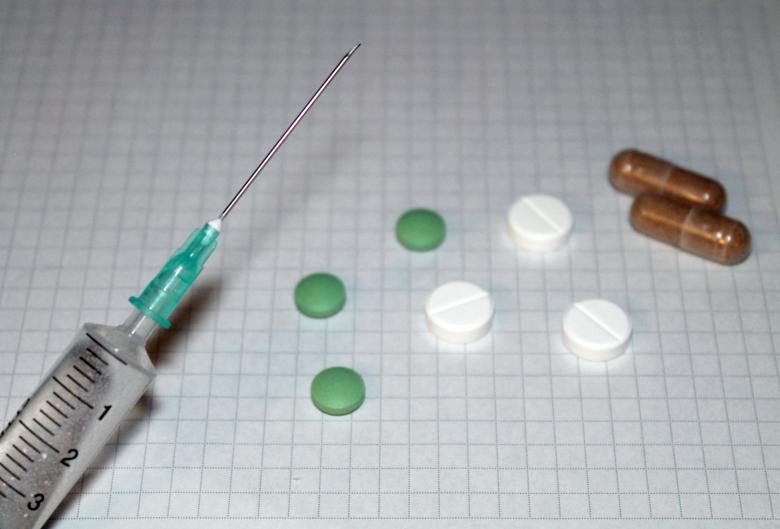Free stock image of Tablets, pills and a syringe created by NomeVizualizzato