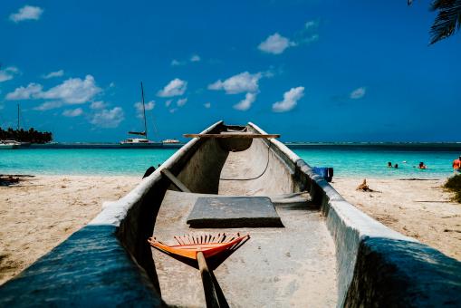 Boat at the beach - Free Stock Photo