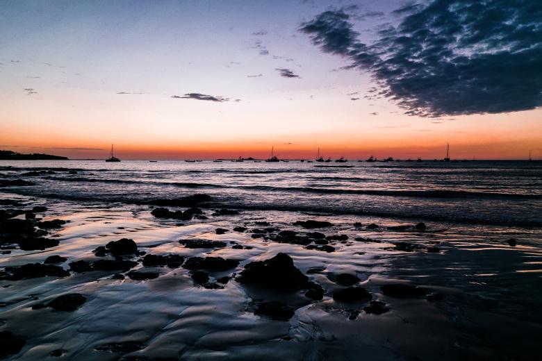 Free stock image of Sunset over the shore created by Aljoscha Laschgari