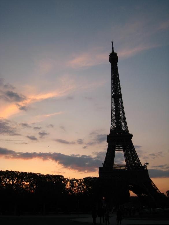 Free stock image of Dusk in Paris created by LOW SHAO SUAN
