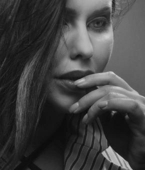 Free Stock Photo of Thinking Woman - Black and White Portrait